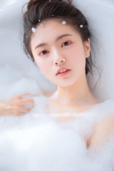 女性三角毛毛区长了个硬疙瘩